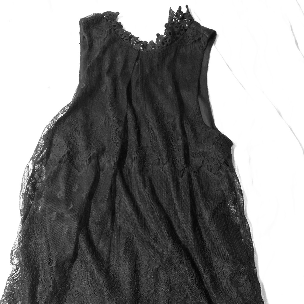 Lace black sleeveless shirt